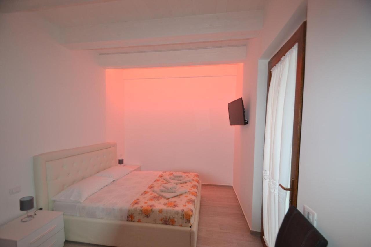 Onda Chiara B&B Porto SantʼElpidio エクステリア 写真